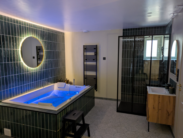 Détail baignoire balnéo pour la détente